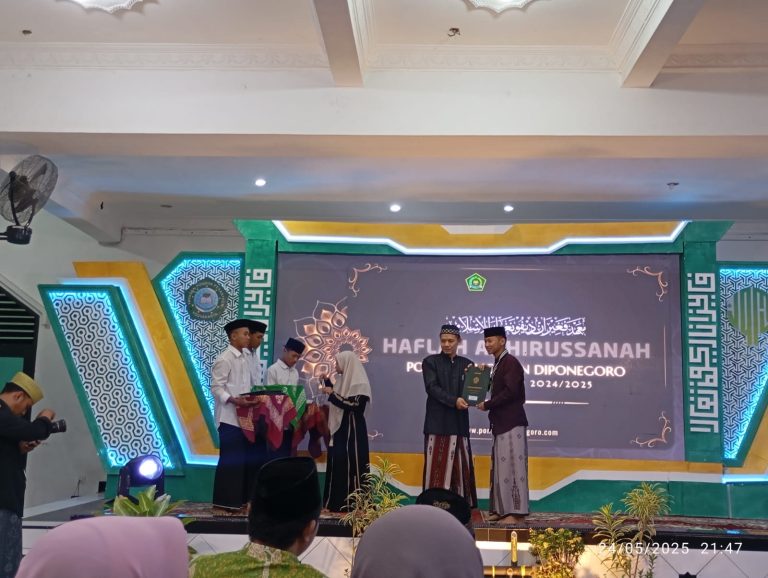 Pelepasan-Santri-MADIPO-768x578